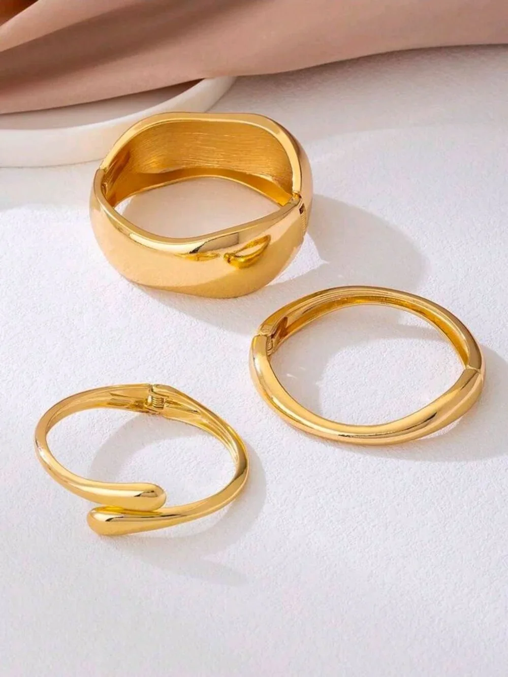 SHEIN ✦ 3pcs Gold Tone Bangle Set ✦ Asymmetric Teardrop Irregular One Size - Picture 5 of 6